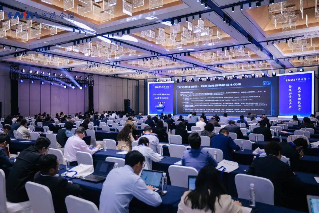 第二十届中国机械工业企业管理立异论坛在苏州乐成举行，，，，，，论坛由中机企协副会长、新百胜集团董事长王洪艳主持